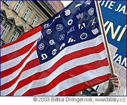 Z demonstrace Američanů proti válce - Praha, 26. 1. 2003