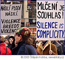 Z demonstrace  proti válce - Praha, 26. 1. 2003