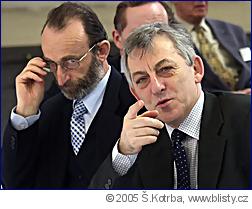 Bývalý ministr a současný poslanec Schling spolu s poslancem Macháčkem na sjzdu ČSSD
