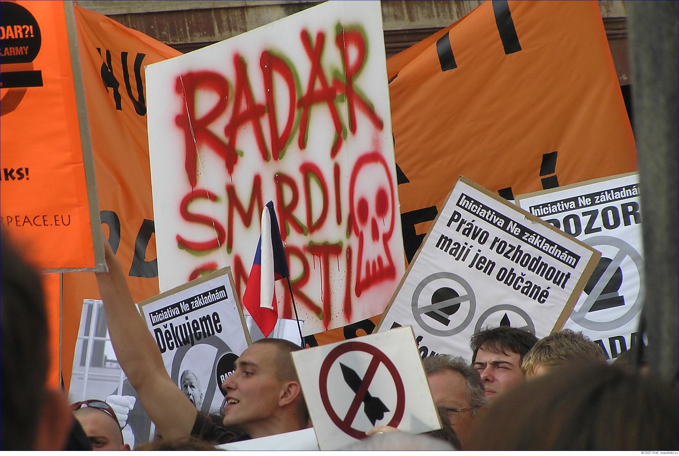 demonstrace u příležitosti návštěvy George W. Bushe v Praze