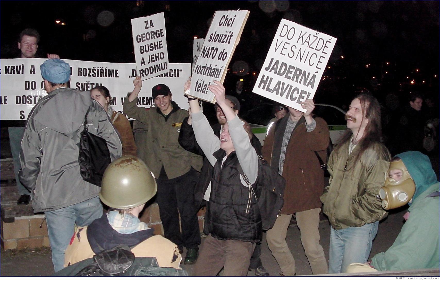 Mladí socialisté projevují nadšení nad vstupem České republiky do NATO